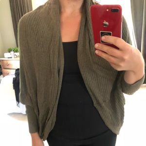 Green cocoon light sweater